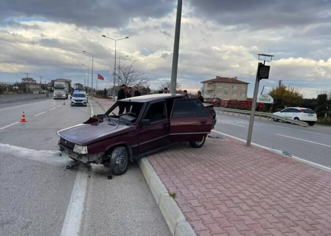 Kulu’da Trafik Kazası: Sürücü Yaralandı